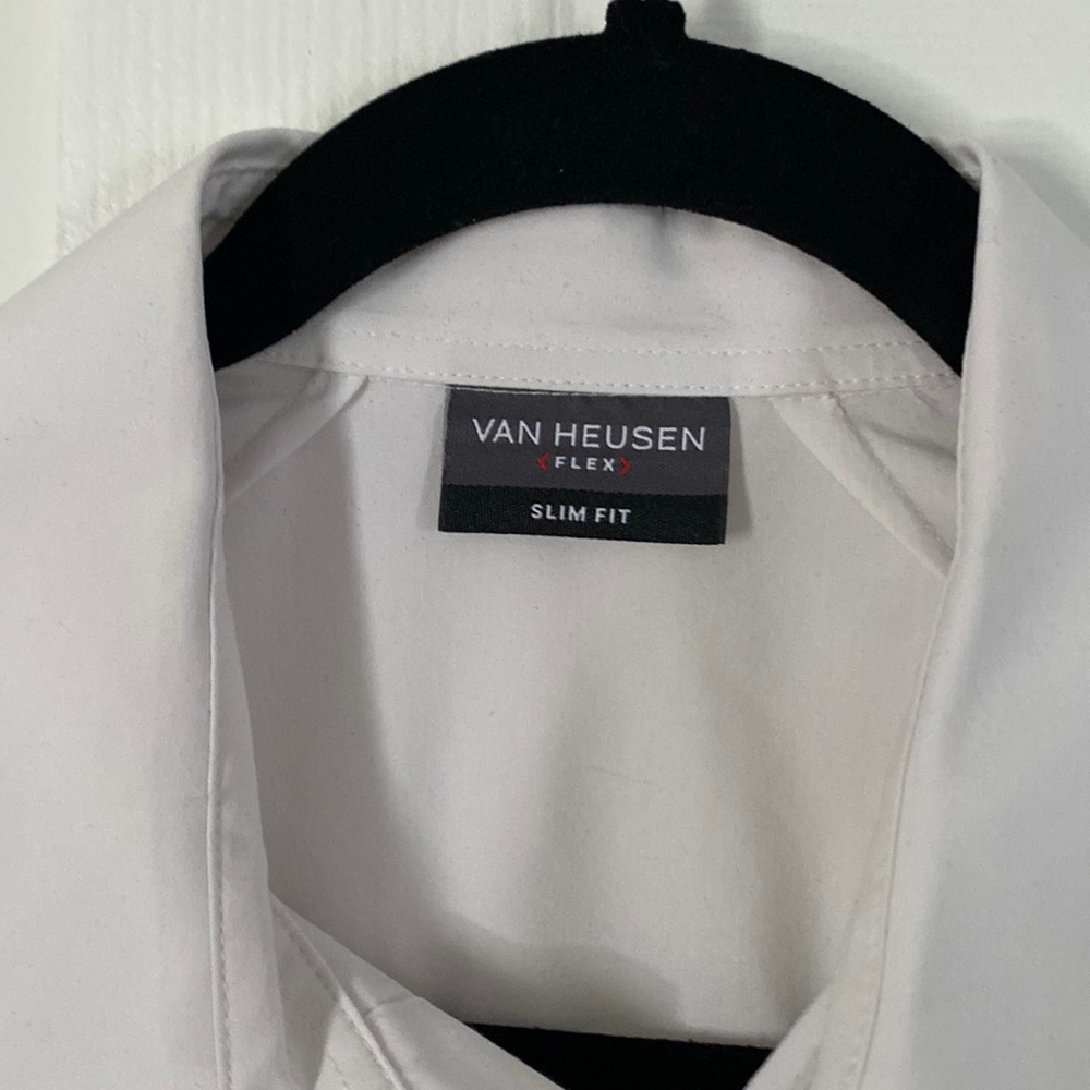 BNWOT Mens Van Heusen shirt size M